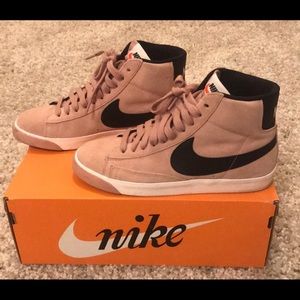 blush and black nike blazers sz 7
